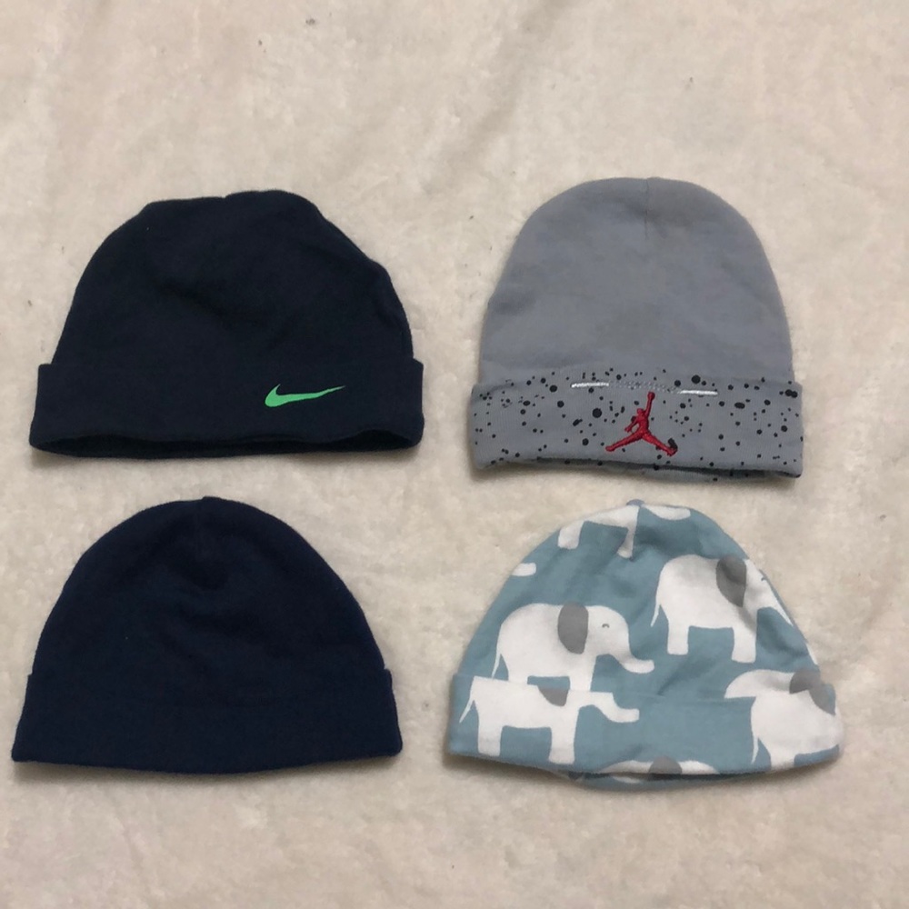 2 Nike +2 hats 0-6 months